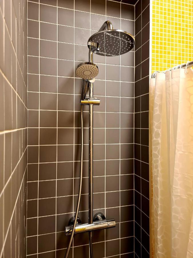 Railway Bed Hostel Kaunas Buitenkant foto